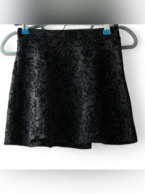 Vintage 90s/y2k Top 10 Black Crushed Velvet Floral Pattern Mini Skirt